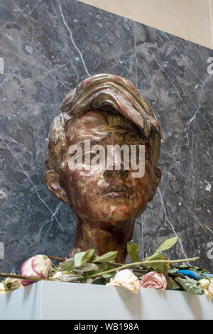 Un buste de Sophie Scholl (par Nicolai Tregor), un mémorial pour la Rose Blanche, mouvement de l'université Ludwig Maximilian, Munich, Allemagne. Banque D'Images