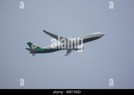 Chiang Mai, Thaïlande - 20 août 2019 : B-16337 Airbus A330-300 de EvaAir. décoller de l'aéroport de Chiangmai à Taipei Taiwan. Banque D'Images