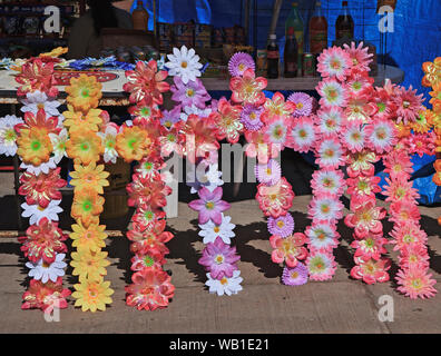 Le Mexique est 'Dia De Los Muertes" - le jour de l'année où le Mexicain "célébrer" les morts par apporter des fleurs et de la nourriture sur les tombes de leurs proches. Banque D'Images