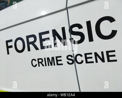Les services d'investigation crime scene investigation van peint avec le logo de l'organisation. UK (stockimo) Banque D'Images