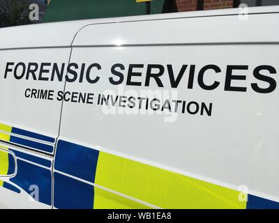 Les services d'investigation crime scene investigation van peint avec le logo de l'organisation. UK (stockimo) Banque D'Images