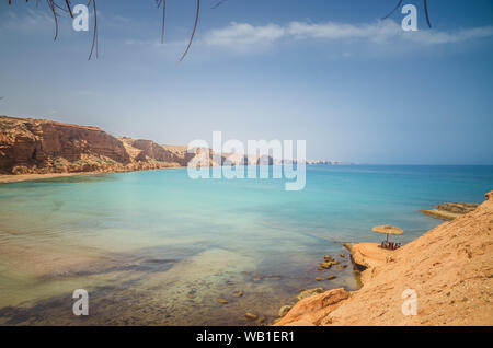 La plage de Sidi Elbachir dans une belle journée d'été au Maroc Banque D'Images