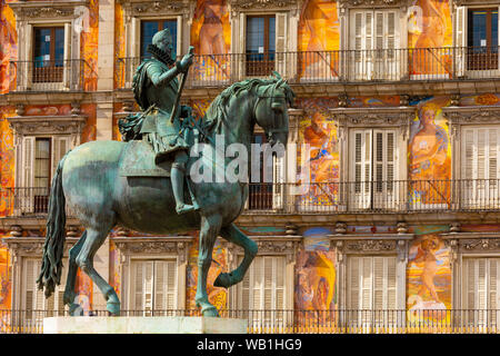 Statue du Roi Philippe III dans la Plaza Mayor, Madrid, Espagne, sud-ouest de l'Europe Banque D'Images