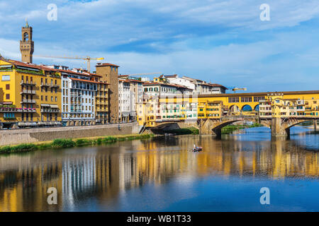 FLORENCE, ITALIE - 23 juin 2014 : vue sur le pont Ponte Vecchio Banque D'Images