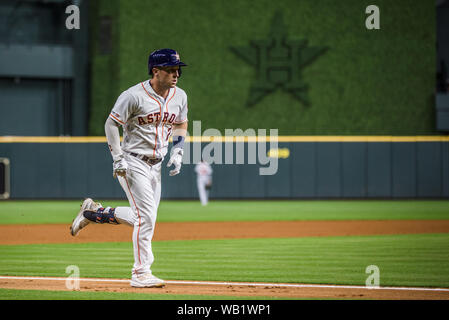 22 août 2019 : l'arrêt-court Alex Houston Astros Bregman (2) les bases des cercles suivant son deux-run homer dans le jeu de la Ligue Majeure de Baseball entre les Tigers de Detroit et les Astros de Houston au Minute Maid Park de Houston, Texas. Houston Detroit défait 6-3. Prentice C. James/CSM Banque D'Images