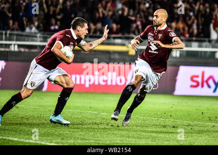 Andrea Belotti et Simone Zaza célèbre pour l'objectif de 1-2 au cours de la ronde de l'UEFA Europa League match de football entre Torino FC et Wolver Banque D'Images