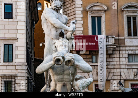 Détails architecturaux de Fontana del Moro Moro ou fontaine. Rome. Italie Banque D'Images