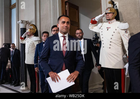 Leader du mouvement cinq étoiles Luigi Di Maio vu après une rencontre avec le président italien Sergio Mattarella pour les consultations avec les partis politiques et la formation du nouveau gouvernement au palais du Quirinal. Banque D'Images