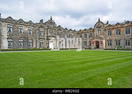 Université de St Andrew's College Hall inférieur des bâtiments, vu que depuis la chapelle Saint Salvator quadrangle. Banque D'Images