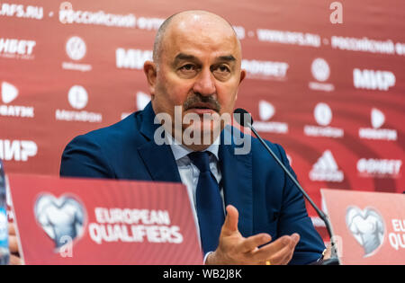 Nizhny Novgorod, Russie - le 11 juin 2019. L'entraîneur de l'équipe nationale de football de la Russie Stanislav Cherchesov lors d'une conférence de presse après l'UEFA Euro 2020 qualification Banque D'Images