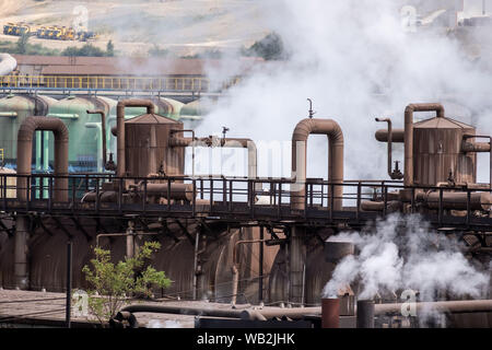 Zenica, Zenica, Bosnie. Août 22, 2019. La ville de Zenica, avec plus de 100000 residente, est le centre administratif et économique du canton de Zenica-Doboj. Elle est la ville natale de l'acier mondial de l'acier ArcelorMittal géant appartenant à l'usine billioner indien Lakshmi Mittal.La grande Zenica steelworks fonctionne sans permis valide et un certain nombre d'améliorations s'est engagé à réduire les émissions provenant de l'usine n'ont pas été faites.Bosnie souffre de certains des pays les plus hauts niveaux de pollution atmosphérique, avec Zenica parmi les plus touchés. Crédit : Matteo Trevisan/ZUMA/Alamy Fil Live News Banque D'Images