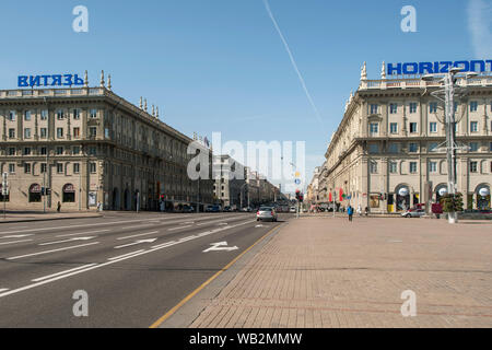 Praspiekt Niezaliežnasci (Avenue de l'indépendance), l'avenue principale de Minsk, en Biélorussie. Banque D'Images