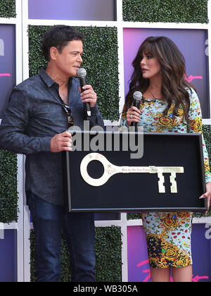 Août 23, 2019, Las Vegas, NV, USA : 18 mai 2019 - Las Vegas, NV - Donny Osmond, Marie Osmond. Donny et Marie Osmond sont présentés la clé de la Strip de Las Vegas au cours d'une cérémonie tenue au Flamingo Las Vegas. Crédit photo : MJT/AdMedia (crédit Image : © Mjt/AdMedia via Zuma sur le fil) Banque D'Images