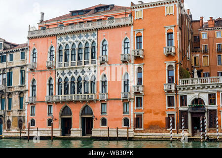 Le palazzetto Barbarigo dalla Terrazza (maintenant un hôtel) du Grand Canal (Canal Grande), Venise, Italie. Banque D'Images