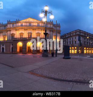 Teatro alla Scala (Théâtre La Scala) la nuit à Milan, Italie Banque D'Images