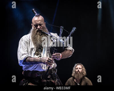 Bergame, Italie - 22 août 2019 : Le groupe de musique folk écossais Saor Patrol, de Kincardine en Ecosse, effectue à Bum bum Festival à Trescore Balneario Banque D'Images
