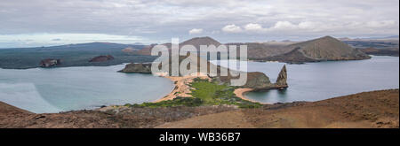 L'Île Bartolomé et l'emblématique Pinnacle Rock, îles Galapagos, Equateur Banque D'Images