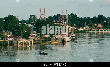 Chau Doc, Vietnam - Sep 3, 2017. Des maisons flottantes sur le fleuve du Mékong à Chau Doc, le Vietnam. Chau Doc est une ville au coeur du Delta du Mékong, au Vietnam Banque D'Images