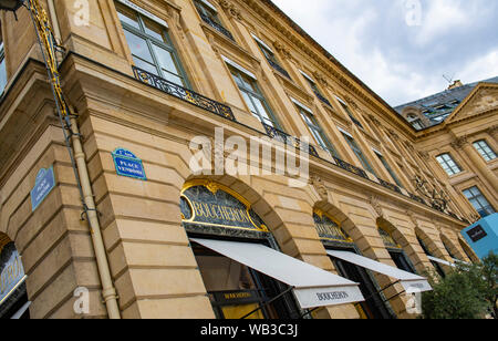 France, Paris, août, 2019, vue de la place Vendôme à Paris, boutique de luxe Banque D'Images