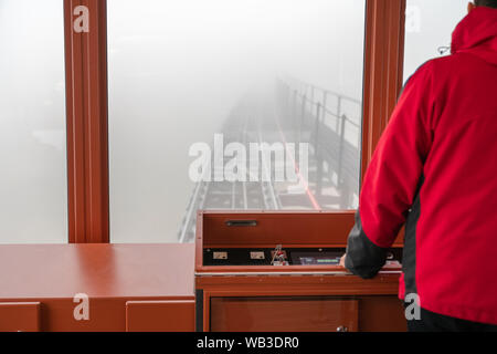 Vue depuis l'intérieur de la montagne tourisme à Sapa, rendez-vous sur la station et la montagne de Fansipan peak Banque D'Images