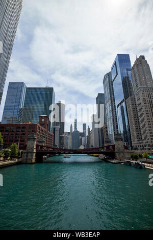 Afficher le long de la Chicago River de la wells street bridge Chicago Illinois Etats-Unis d'Amérique Banque D'Images