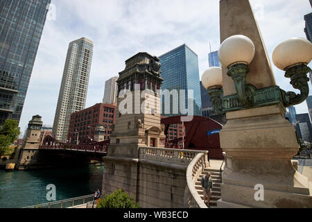 Les détails architecturaux sur le pont de la rue la salle et wacker plaza Chicago Illinois Etats-Unis d'Amérique Banque D'Images