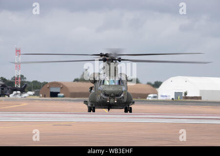 Boeing CH-47 Chinook vu en exposition statique, en juillet à la 2019 RIAT tenue à RAF Fairford. Banque D'Images
