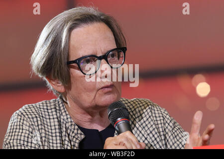 Gdansk, Pologne 23, août 2019 directeur du Film Agnieszka Holland est visible pendant le débat sur la liberté de l'artiste à Gdansk, Pologne le 23 août 2019 . 11e édition du Festival des Arts de la solidarité a invité des artistes qui sont motivés par leur courage. Cette yearÕs canapé a un héros symbolique : Oleg Sentsov, un réalisateur Ukrainien accusé par les services RussiaÕs du terrorisme et condamné à 20 ans dans un camp de travail sibérien. © Vadim Pacajev / Alamy Live News Banque D'Images