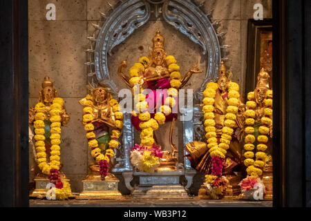 Temple Sri Mahamariamman statues en or dans la plupart des prix du saint temple Hindou Banque D'Images