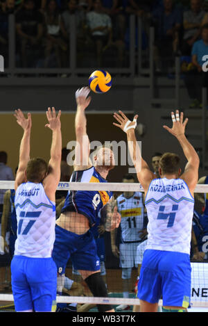 SPIKE IVAN ZAÏTSEV (capitaine) BLOC TINE URNAUT (capitaine) JAN KOZAMERNIK au cours de test match avec l'Italie contre la Slovénie 2019, Civitanova Marche, Italie, 24 juillet 201 Banque D'Images