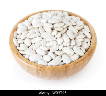 Haricots Blancs au bol en bois isolé sur fond blanc avec clipping path Banque D'Images