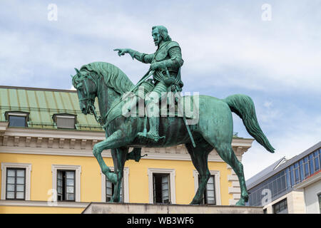 Churfuerst Maximilian von Bayern statue équestre en Wittelsbacherplatz, Munich, Bavière, Allemagne. Banque D'Images