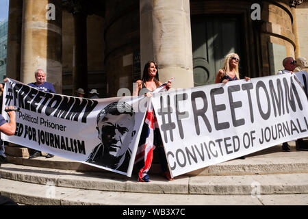 Portland Place, London, UK. 24 août 2019. Fasciste anti protester contre Tommy Robinson partisans à Portland Place. Crédit : Matthieu Chattle/Alamy Live News Banque D'Images