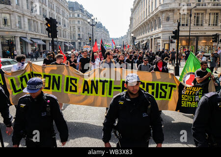 Portland Place, London, UK. 24 août 2019. Fasciste anti protester contre Tommy Robinson partisans à Portland Place. Crédit : Matthieu Chattle/Alamy Live News Banque D'Images