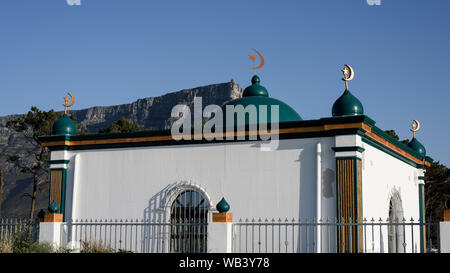 La ville du Cap sur Kramat Signal Hill rend hommage à Cheikh Mohamad Hassen Ghaibie Shah, crédité comme apportant l'Islam au Cap en 1600 Banque D'Images