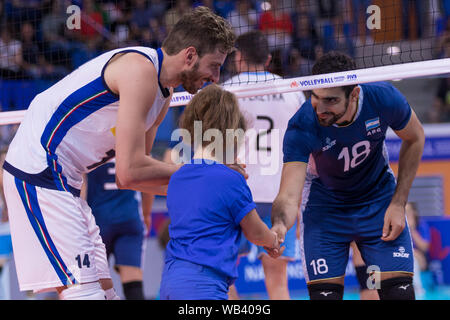 MATTEO PIANO ET MARTIN RAMOS lors de la Ligue des Nations Unies les hommes - l'Italie contre l'Argentine, Milano, Italie, 22 juin 2019, l'Équipe nationale de volley-ball volley-ball italien Banque D'Images