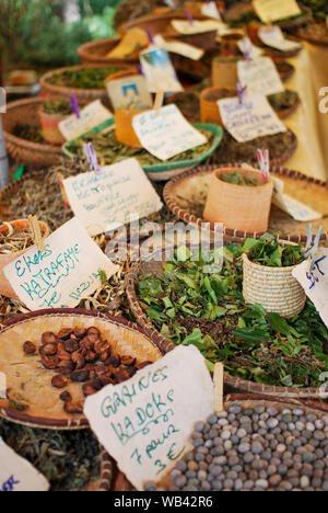 Stand du marché aux épices et herbes à saint Paul sur l'île de la réunion Banque D'Images