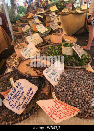 Stand du marché aux épices et herbes à saint Paul sur l'île de la réunion Banque D'Images