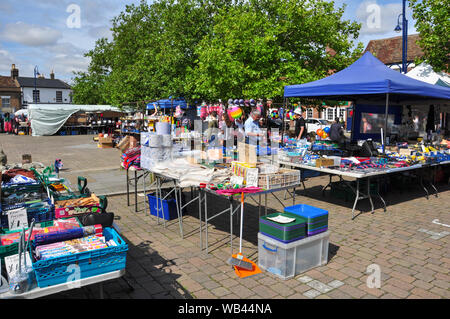 Le marché du jeudi, Place du marché, à St Neots, Cambridgeshire, Angleterre, RU Banque D'Images