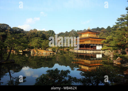 Pavillon d'or Kinkaku ji à Kyoto au Japon Banque D'Images