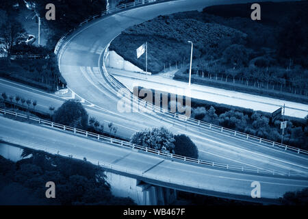 Gros plan des sentiers de lumière sur le pont-de-mouton Banque D'Images