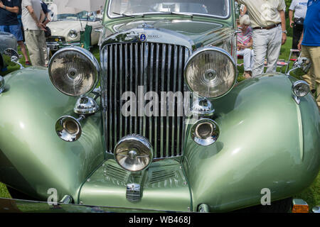 Radiateur et lumières de 1938 Talbot Sunbeam berline sport au Festival de Helmingham Classic & Sports Cars 2019 Banque D'Images