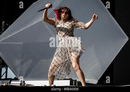 Charli XCX effectue sur scène au Festival de Leeds, Royaume-Uni, le 24 août 2019. Banque D'Images