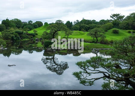 Suizenji Jardin, Suizenji Jojuen est une spacieuse, de style japonais jardin paysage à Kumamoto, au Japon. Banque D'Images