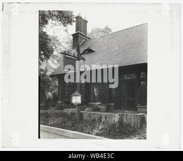 East Hampton Free Library, 159 Main Street, East Hampton, New York. Résumé d'entrée/moyenne : 1 photographie : Diapositive sur verre, n&b ; 3,25 x 4 in. Banque D'Images