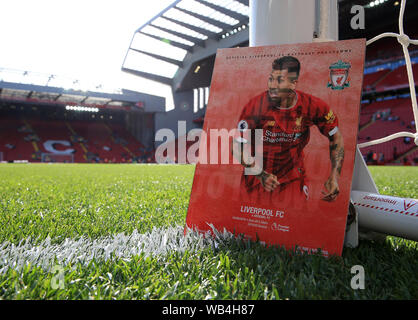 Liverpool. UK.24 août 2019 ; Anfield, Liverpool, Merseyside, Angleterre, Premier League anglaise de football, Liverpool et Arsenal Football Club ; le match programme avec Roberto Firmino de Liverpool sur le couvercle sur la ligne de but à l'Anfield Road end - strictement usage éditorial uniquement. Pas d'utilisation non autorisée avec l'audio, vidéo, données, listes de luminaire, club ou la Ligue de logos ou services 'live'. En ligne De-match utilisation limitée à 120 images, aucune émulation. Aucune utilisation de pari, de jeux ou d'un club ou la ligue/player Crédit : publications Plus Sport Action Images/Alamy Live News Crédit : Image Plus Sport Action Banque D'Images