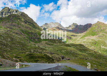 La vallée de Kaunertal Glacier Road (Alpes autrichiennes) près du sommet de la glacier de Kaunertal Banque D'Images