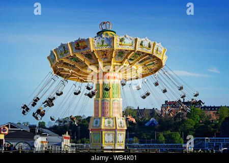 Les gens tourner dans Eclipse (grande roue) attraction du parc d'attractions Tivoli Grona Lund, Djurgarden, Stockholm Suède Banque D'Images