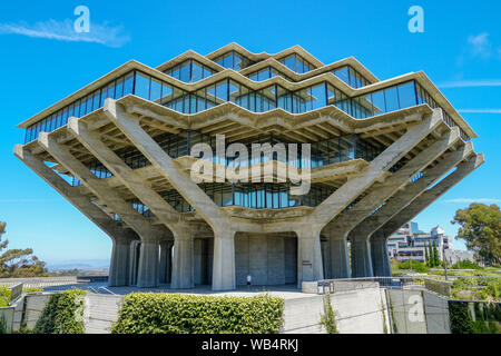 Geisel Library est l'édifice principal de la bibliothèque de l'Université de Californie à San Diego. Il est nommé en l'honneur d'Audrey et Theodor Seuss Geisel. USA. 08.21.2019 Banque D'Images