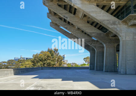 Geisel Library est l'édifice principal de la bibliothèque de l'Université de Californie à San Diego. Il est nommé en l'honneur d'Audrey et Theodor Seuss Geisel. USA. 08.21.2019 Banque D'Images